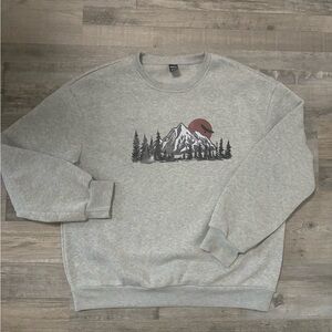 SHEIN Gray Crewneck Sweater with Nature Graphic